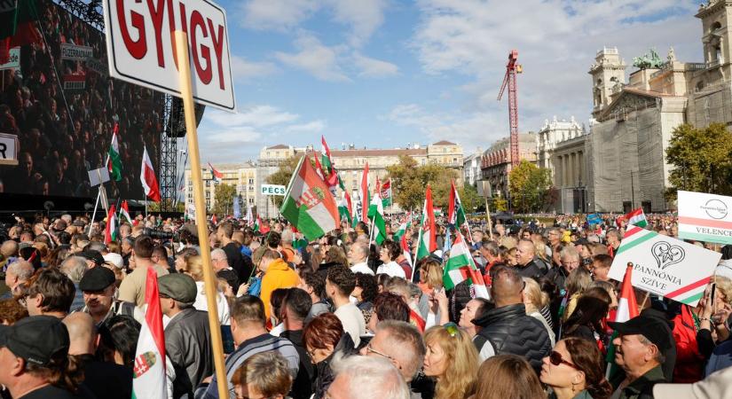 Békemenet: sokan nem gondolták volna róluk, mégis felbukkantak Orbán Viktor mögött
