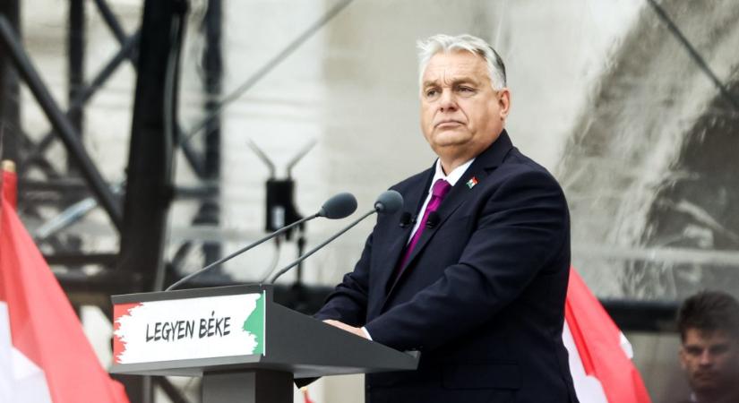 Ellentüntetők egy épületben