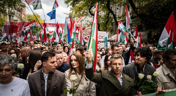Visszaszámlálás után elindult a Nemzeti Menet