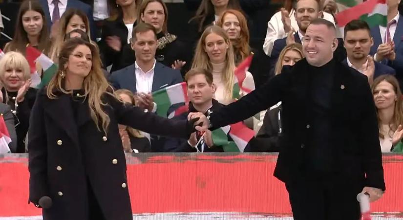 Könnyfakasztó pillanat a Békemeneten: Radics Gigi és Curtis kézenfogva énekelték Demjén Ferenc dalát