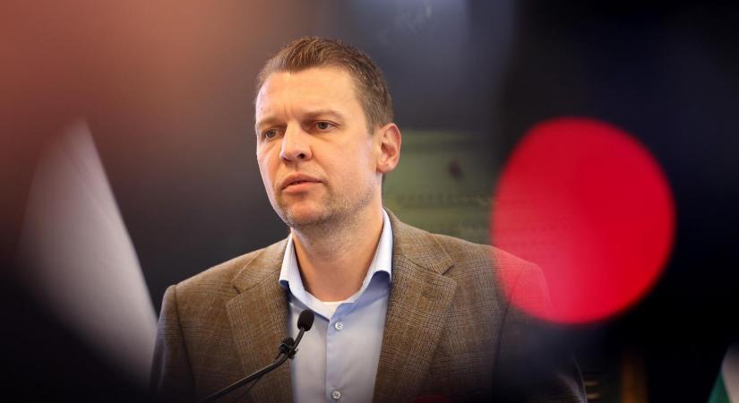 A választókörzetem minden településén komoly fejlesztések fognak indulni, csak nálatok nem – üzente Menczer Tamás a pilisborosjenői polgármesternek