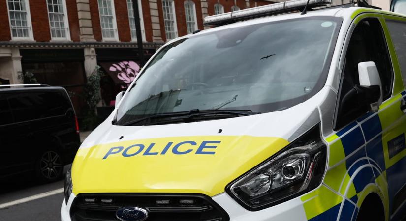 Az orosz hírszerzésnek kémkedő férfiakat tartóztattak le Londonban
