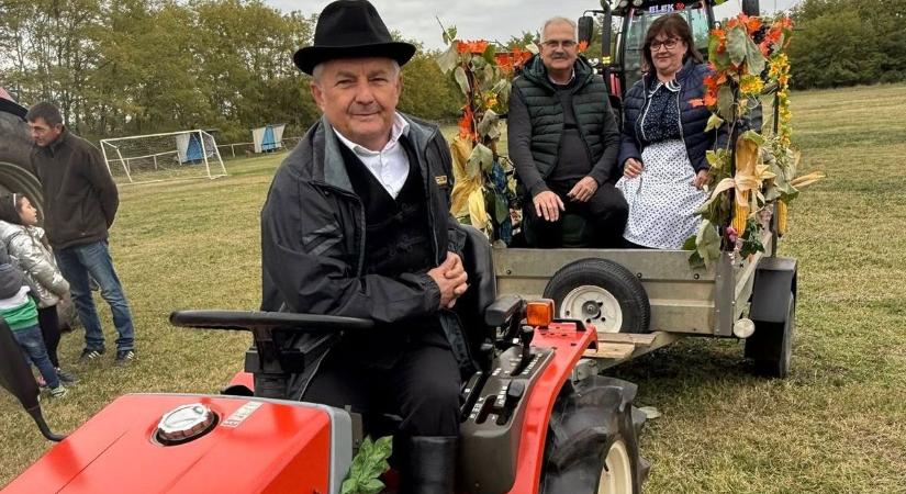 Lovas felvonulás Pócspetriben (fotókkal)