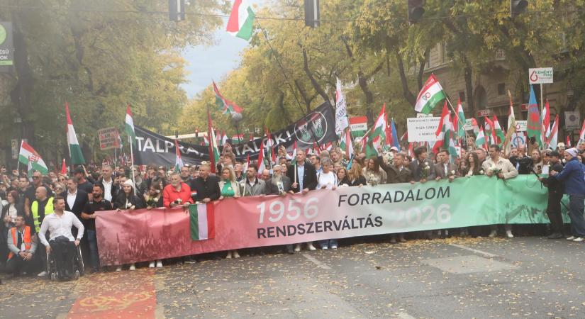 Hömpölyög a Nemzeti Menet az Andrássyn