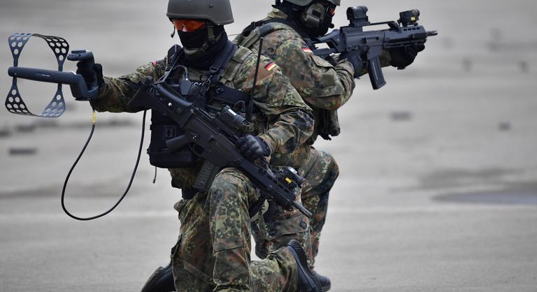 Lakosok riasztották a rendőröket, félreértésből lövöldözés tört ki egy hadgyakorlaton Németországban