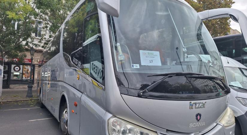 Kerek lett a Békemenet, ott volt a felcsúti akadémia busza is