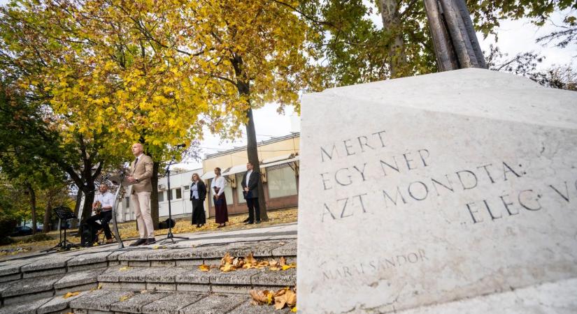 Városi megemlékezés október 23-án Pakson