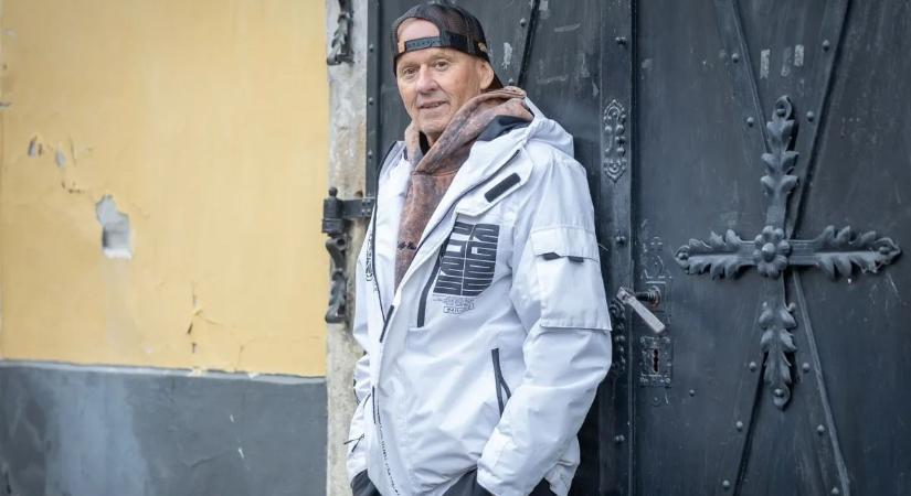 A rendőrök szedték le a színpadról Kikit október 23-án