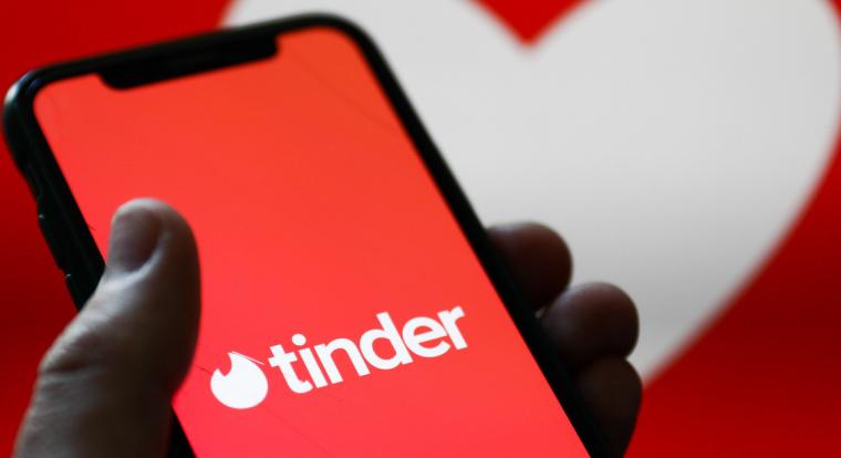 A Tinder AI-arcfelismeréssel szűri ki a kamu profilokat