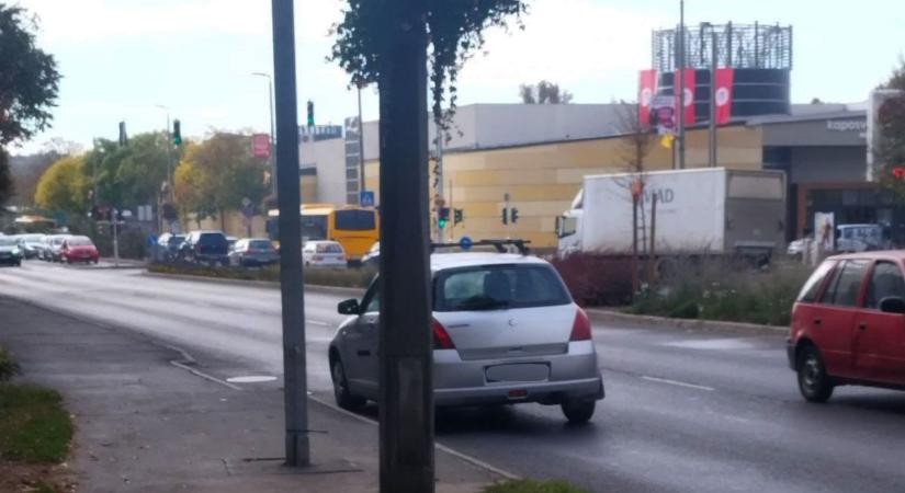 Sokkban fél Kaposvár - forgalommal szemben száguldott az idős sofőr