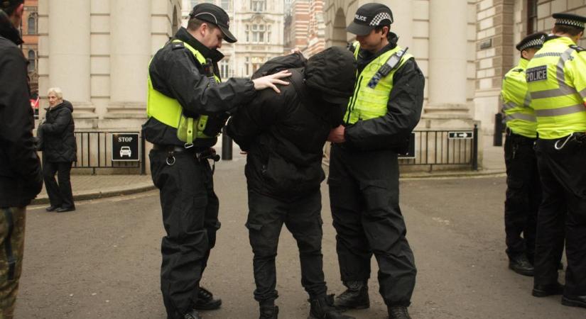 Őrizetbe vettek Londonban három embert, a gyanú szerint Oroszországnak kémkedtek