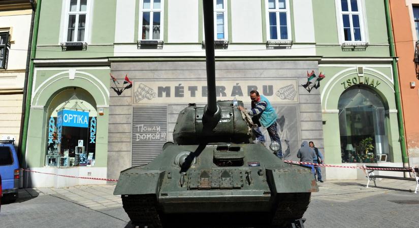 Pár éve még harckocsi állt a kaposvári Fő utcán
