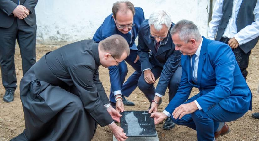 Soltész Miklós: Nem értenek meg bennünket Nyugat-Európában, amiért templomokat építünk