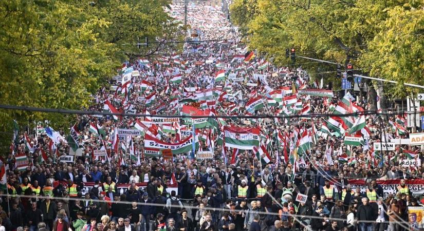 Orbán Viktor: kétszer annyian voltunk a Békemeneten, mint a Tisza háborús menetén