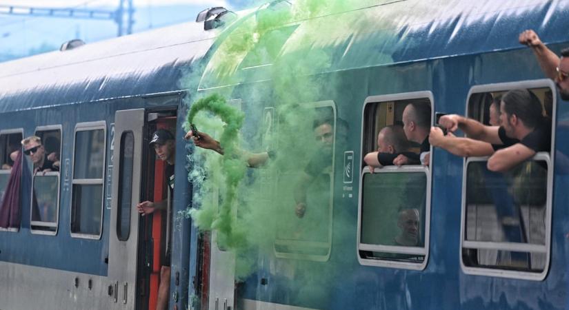 Osztrák lap: A Fradi-szurkolókat azért nem engedték be Ausztriába, mert pirotechnikai eszközökkel érkeztek a határátkelőhöz