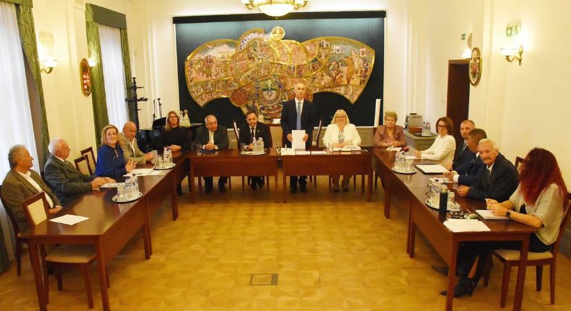 Esküt tett Jászfényszaru új polgármestere, titkos szavazással választottak alpolgármestert