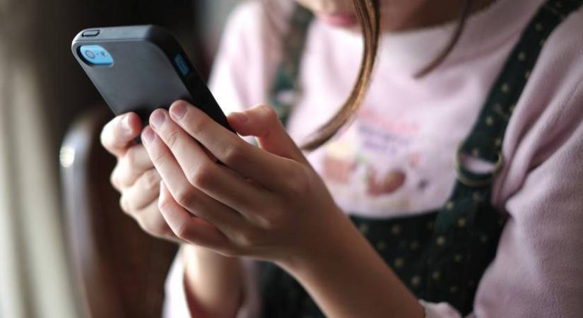 13 év alatt tiltanák az okostelefont a szakemberek: kijózanító kutatási eredmény