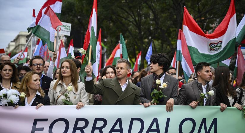 Magyar Péter: „a pártállam Orbán Viktor vezetésével épült újjá” – fotók és videó