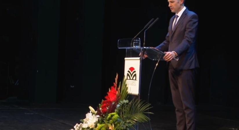 “Mindennapos munkával, nem szájhősködéssel és blokáddal”