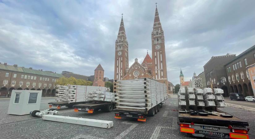 Ismét épül a Dóm téri óriáskerék, és megvan az időpont, hogy mikortól élvezhetjük Szeged panorámáját – galériával