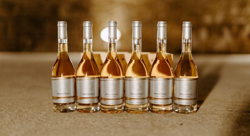 Emeljük poharunkat 2017 nagy pillanataira – Holdvölgy Culture 2017 6 puttonyos tokai aszú