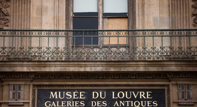 Így menekültek a rablók a Louvre-ból – videó