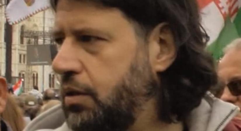 „Ne itt adjál interjút!” – inzultálták Puzsér Róbertet a Kossuth téren