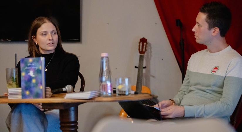 Madár mindig – Ajlik Csenge bemutatja első verseskötetét Szolnokon
