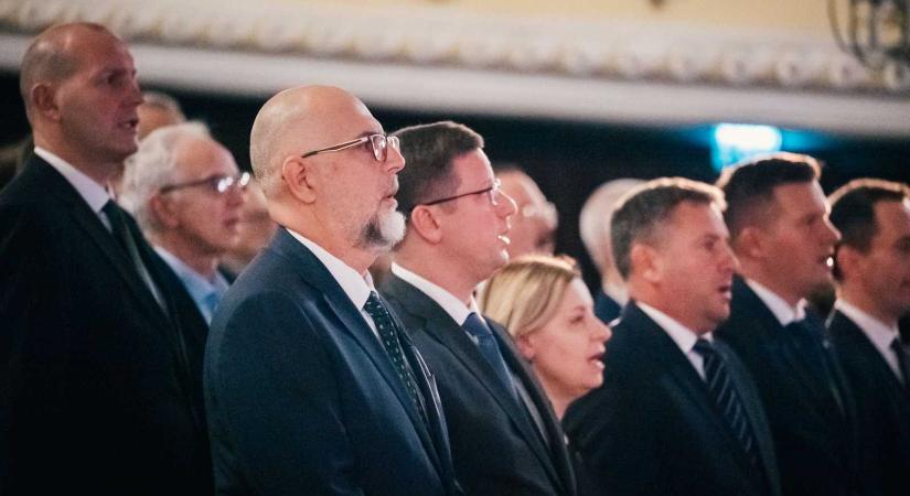 A szabadságért ma is tenni kell – Kelemen Hunor és Gulyás Gergely Kolozsváron emlékezett a hősökre