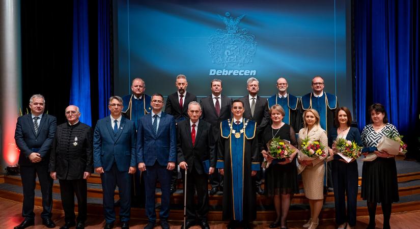 Ezek a debreceniek kaptak elismerést október 23. alkalmából
