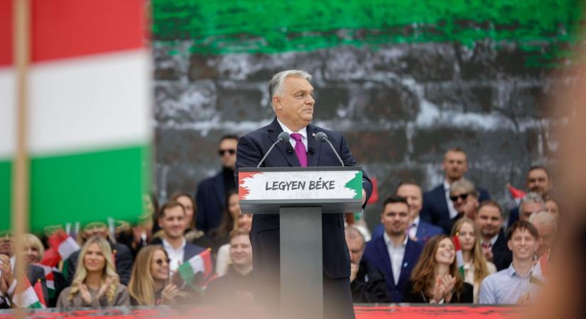 Sportolók, zenészek, színészek, tudósok – ők álltak Orbán Viktor mögött a Kossuth téren