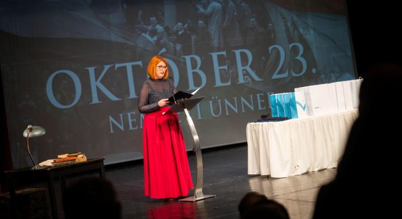 Kitüntetéseket adtak át az október 23-i városi ünnepi esten