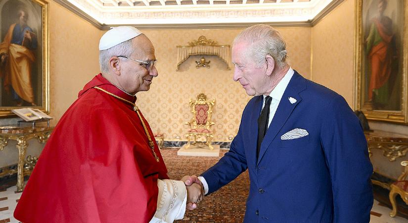 III. Károly mindenkit meglepett a Vatikánban – olyat tett, amit egy brit uralkodó még soha