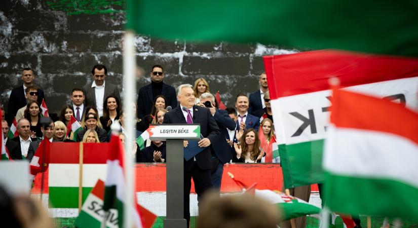 Az emberi méltóság ünnepének nevezte október 23-át a Kossuth téren a kormányfő – a nap hírei