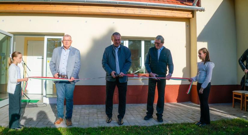 A könyvtár több, mint egy információs központ – megújult a zagyvaszántói intézmény