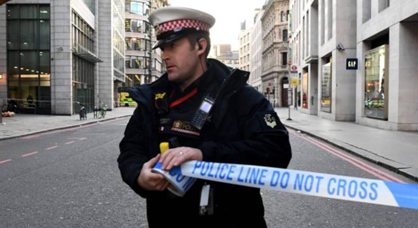 Oroszország javára végzett kémtevékenység gyanújával vettek őrizetbe három embert Londonban