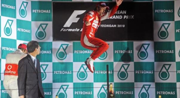 F1-Archív: Alonso-siker az esőben