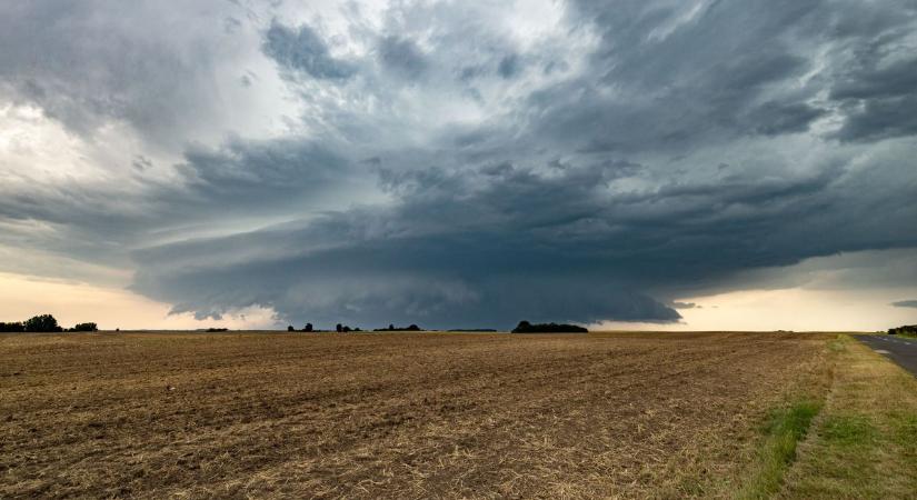 Benjamint okold, ha ázol-fázol: szélvihar és eső kényszerít bennünket a négy fal közé