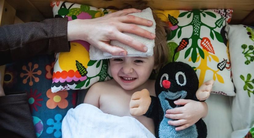 Az egri gyermekorvos elárulta: a zsebkendő tartalmának színe mikor jelent bajt!