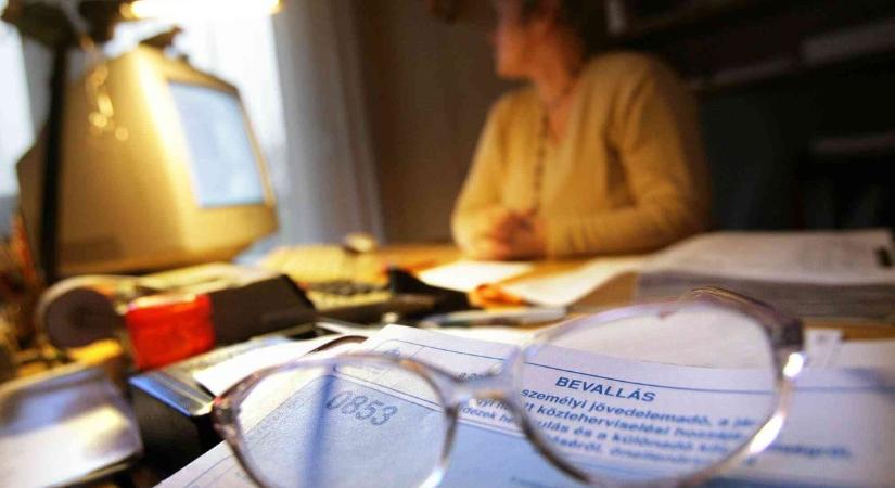 Üzent a NAV: gyakori hibák a bevallásokban