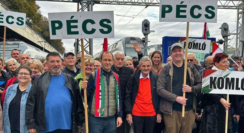 Különvonattal indultak Pécsről a Békemenetre –„Békét akarunk, nem háborút”
