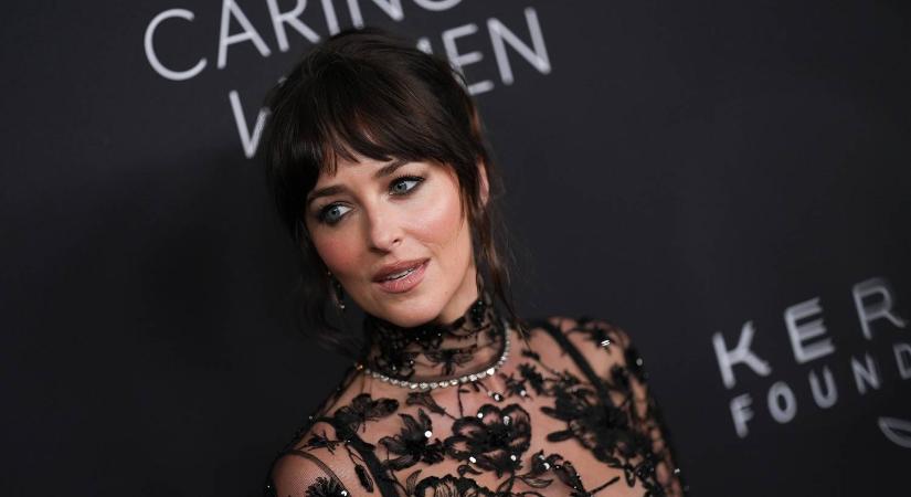 Dakota Johnson tisztázta: ezért visel gyakran sokat mutató ruhákat a vörös szőnyegen