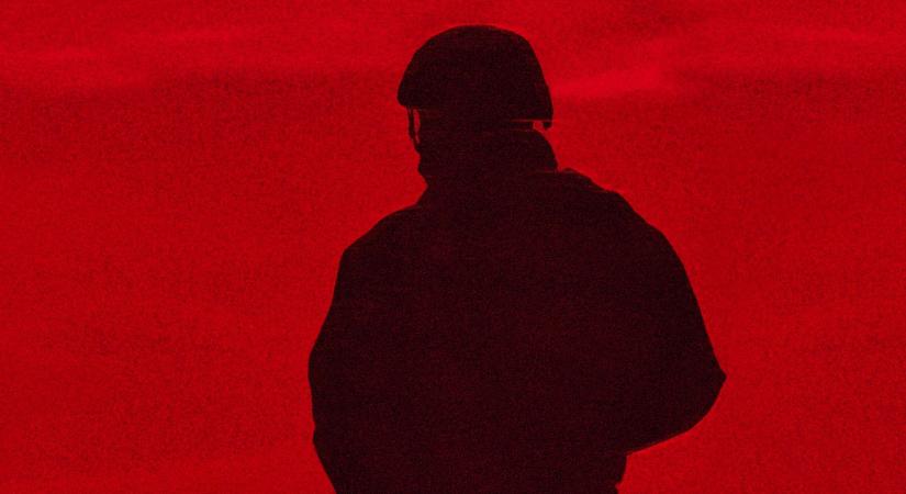 Már holnap a Netflixen: Oscar-díjas rendezővel és A-listás sztárokkal jön a hónap nagy dobásának szánt thriller