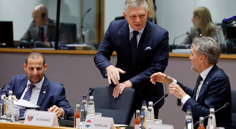 Fico: Szlovákia soha nem garantál katonai hitelt Ukrajnának