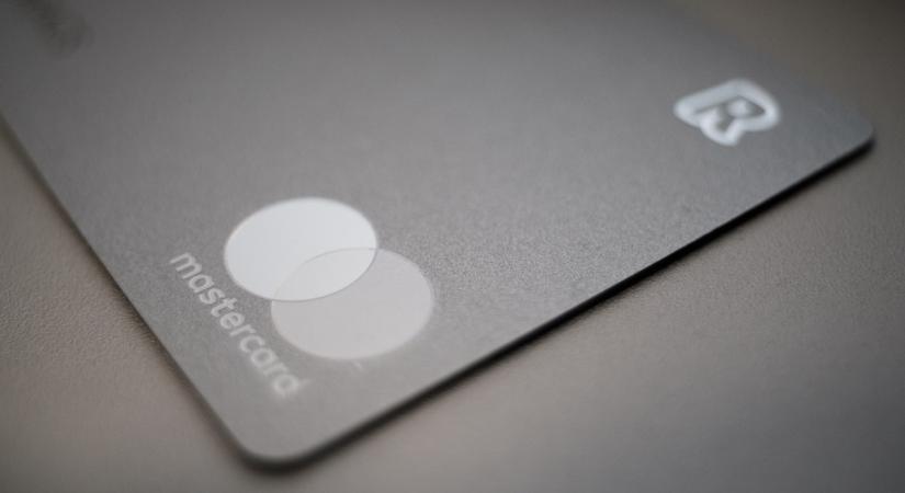 Nagyot újít a Revolut, feloldják a korlátozásokat is