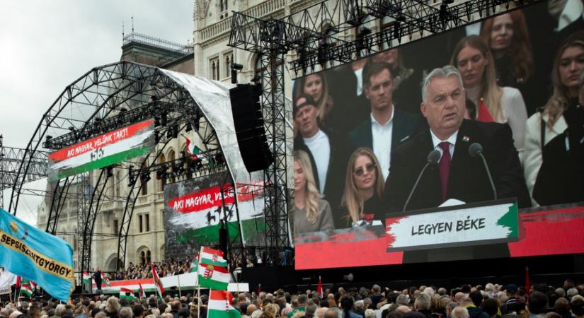 Hadházy: Szabó Zsófi többszázezres napszemüvegben ült Orbán mögött