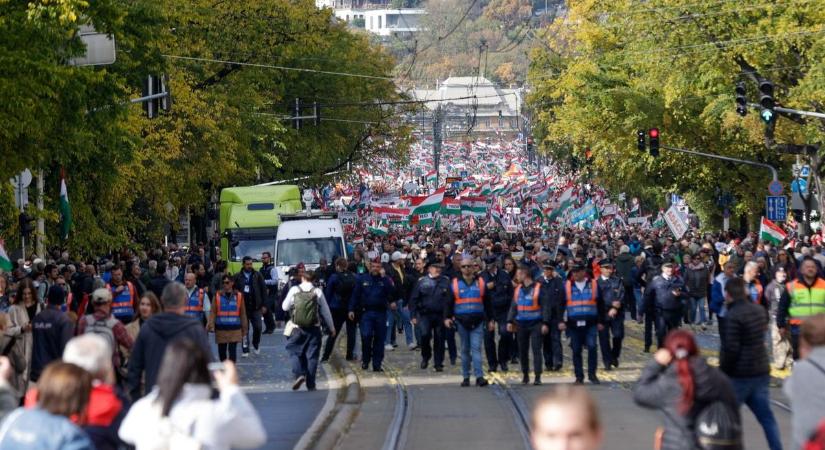 Százezrek az utcán – a nemzetközi sajtó is visszhangzik a Békemenettől