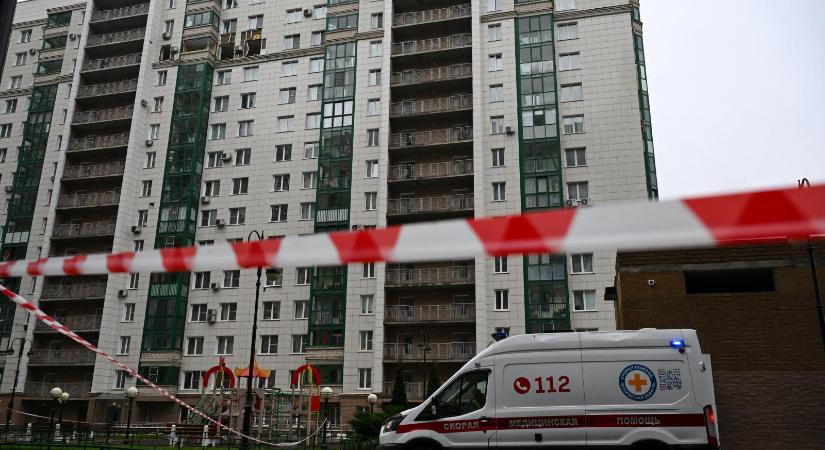 Dróntámadás ért egy lakóházat Moszkva közelében
