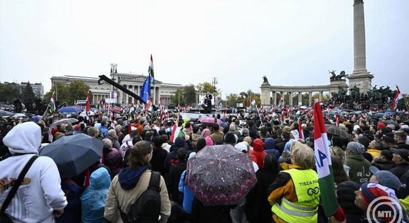 Számháború: A Fidesz szerint kétszer annyian voltak tegnap, mint a Tisza