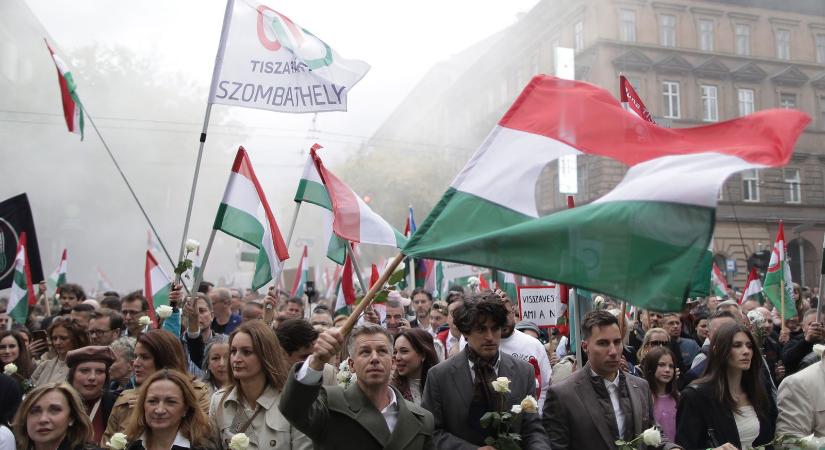 Brutális videó jött Magyar Péter rendezvényéről, ami a köztévé riporterével történt a tömegben, az példátlan
